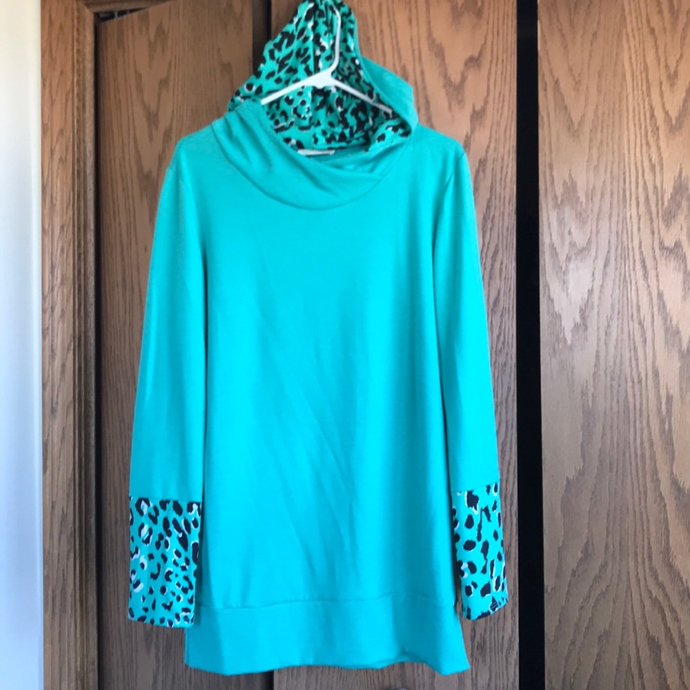 Hooded pullover